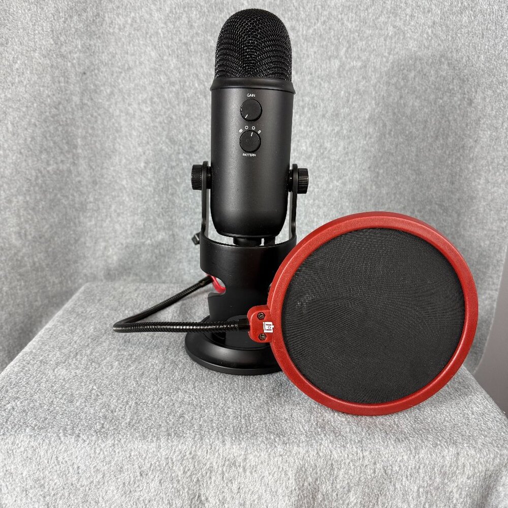 Blue YETI USB microphone with audio screen to prevent popping sounds included!